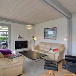 Giselle - 150m From The Sea By Interhome