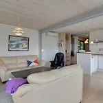 Giselle - 150m From The Sea By Interhome Дом отдыха